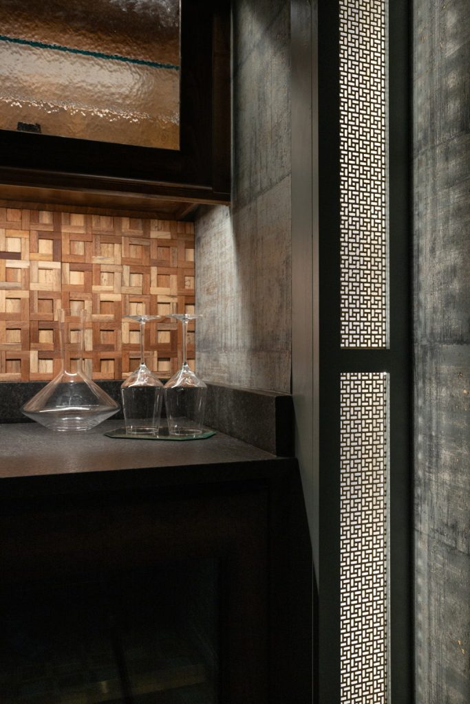 11-web-or-mls-503-round-hill-rd